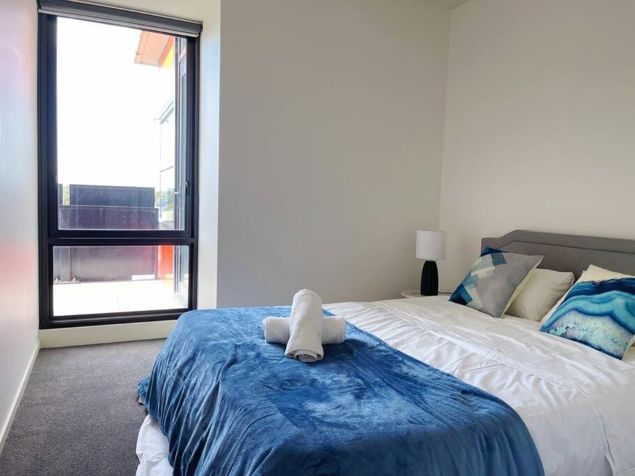Spacious 3b3b With Large Balcony, Conveniently Located Across From The Mall And Near Public Transport