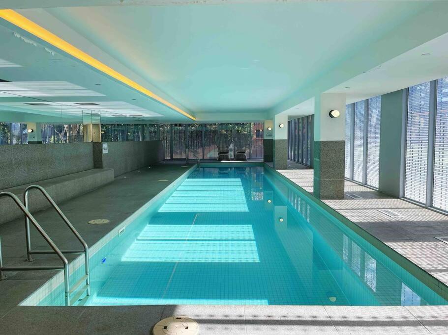 Spacious 3b3b With Large Balcony, Conveniently Located Across From The Mall And Near Public Transport Apartment