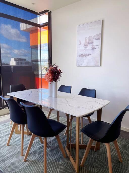 Spacious 3b3b With Large Balcony, Conveniently Located Across From The Mall And Near Public Transport
