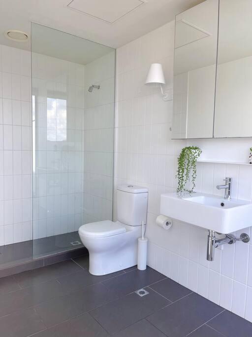 Spacious 3b3b With Large Balcony, Conveniently Located Across From The Mall And Near Public Transport *