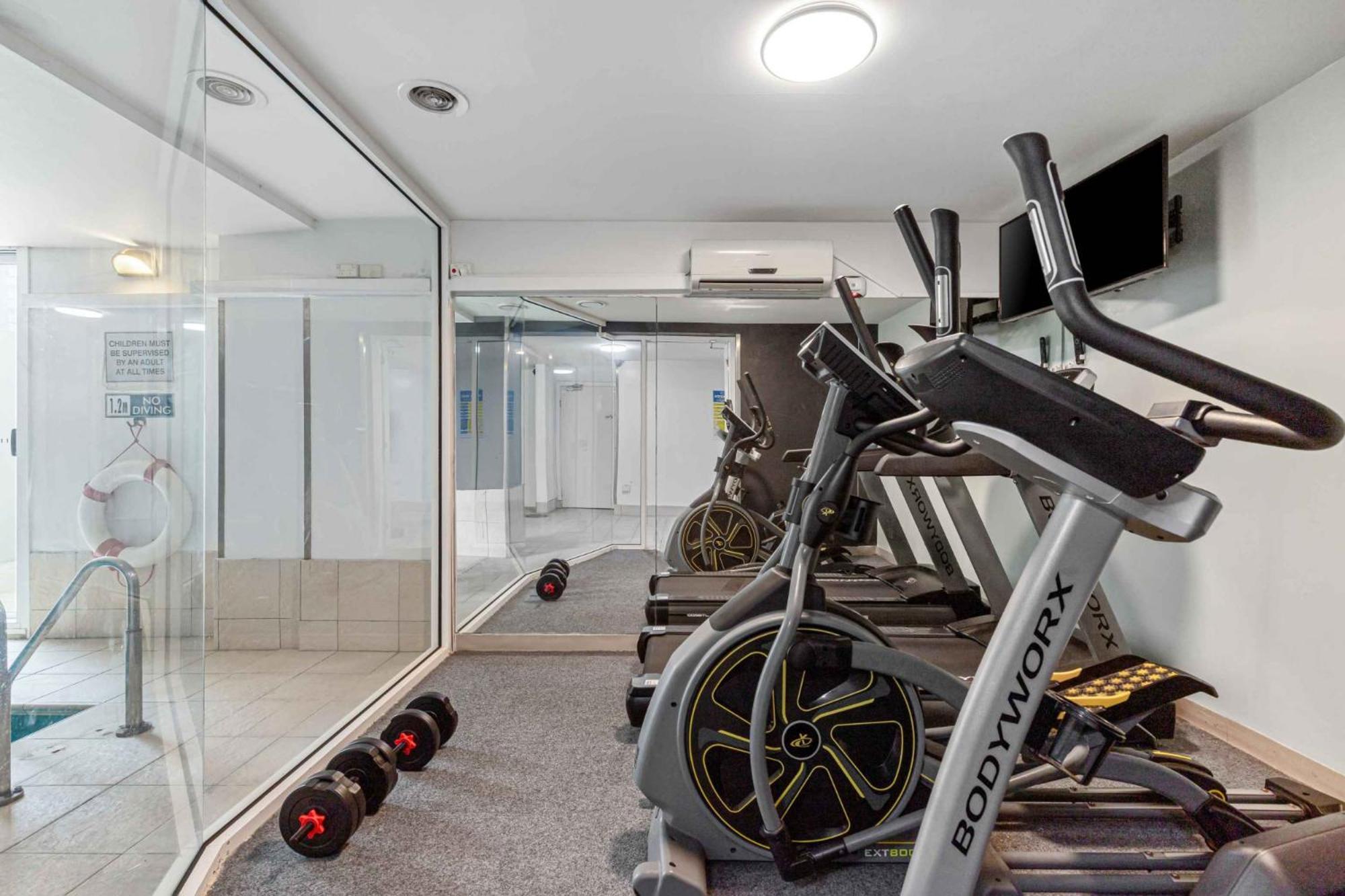 Lovely Boutique 1-bed Unit With Gym & Pool Apartment