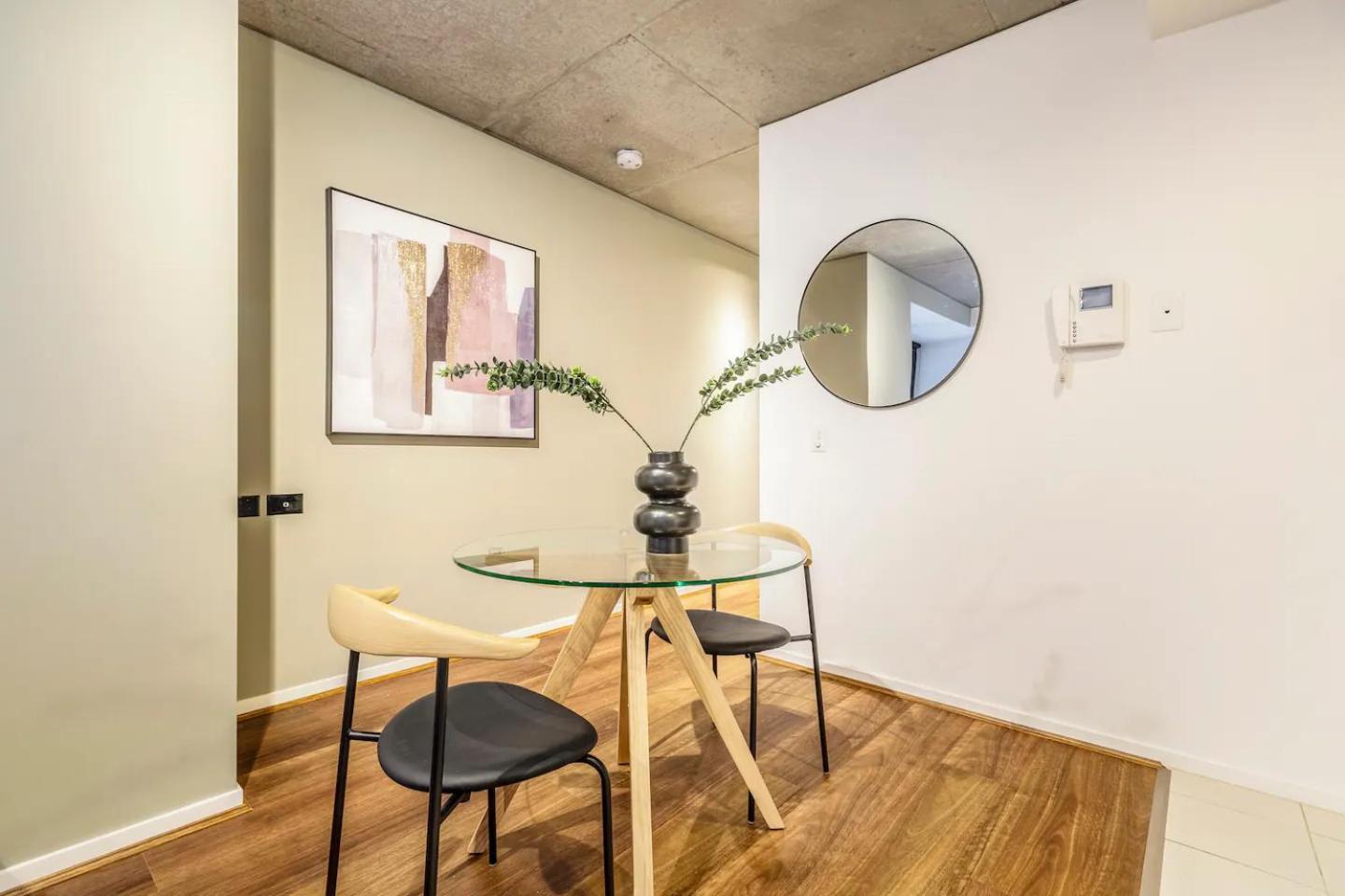 Urban Hideaway In Melbourne's Epicentre