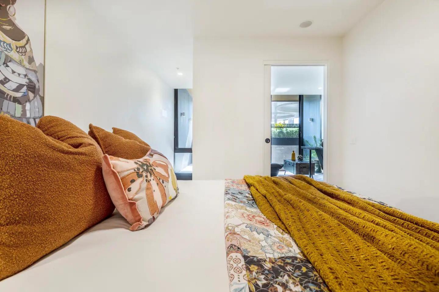 Charming Escape In St Kilda Cosy Apartment *