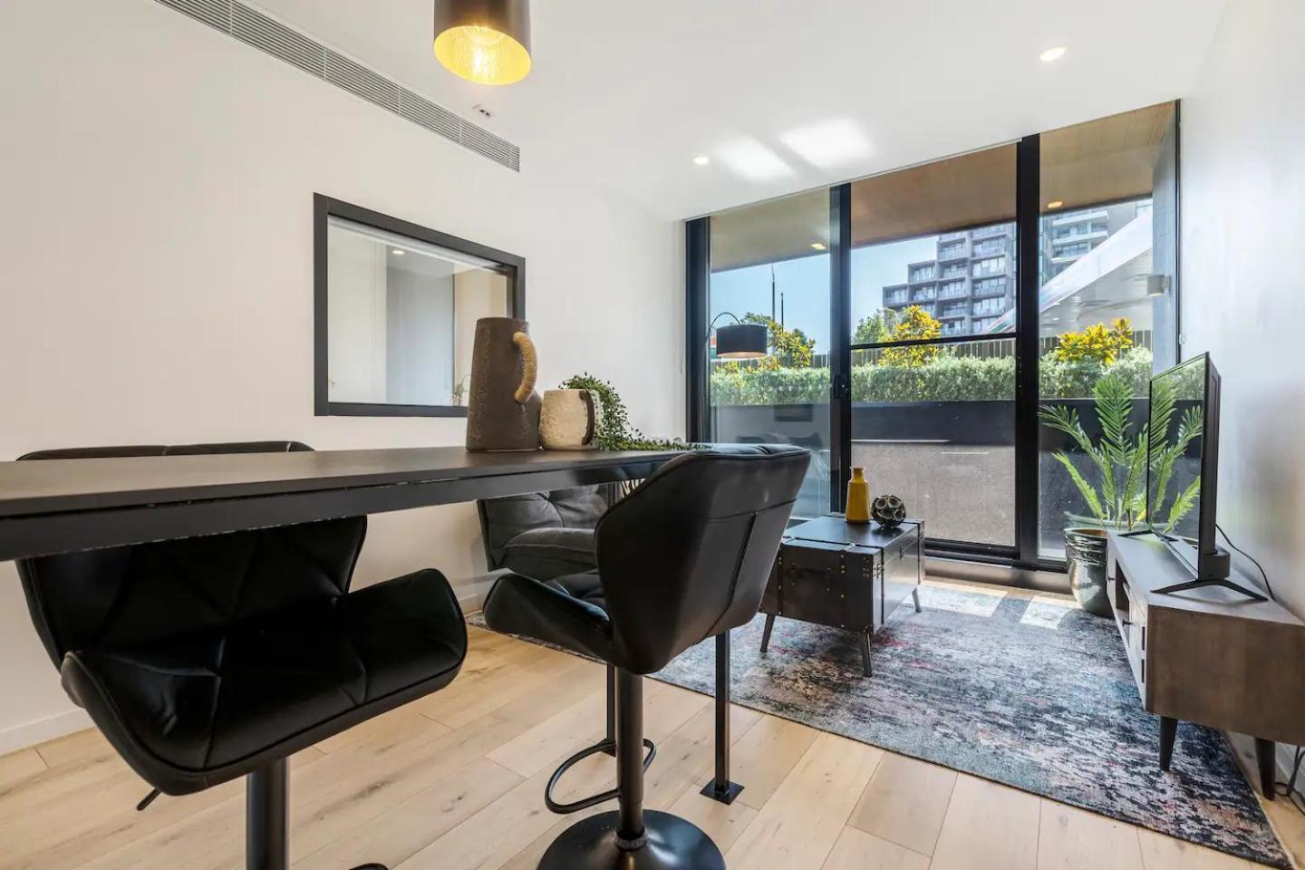 Charming Escape In St Kilda Cosy Apartment Melbourne