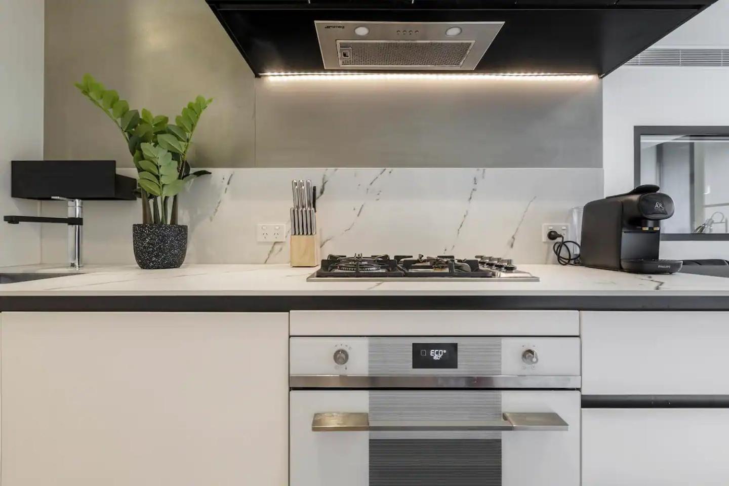 Apartment Charming Escape In St Kilda Cosy