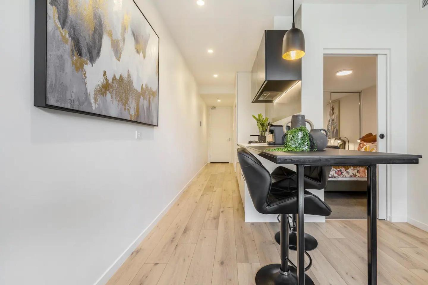 Charming Escape In St Kilda Cosy Apartment