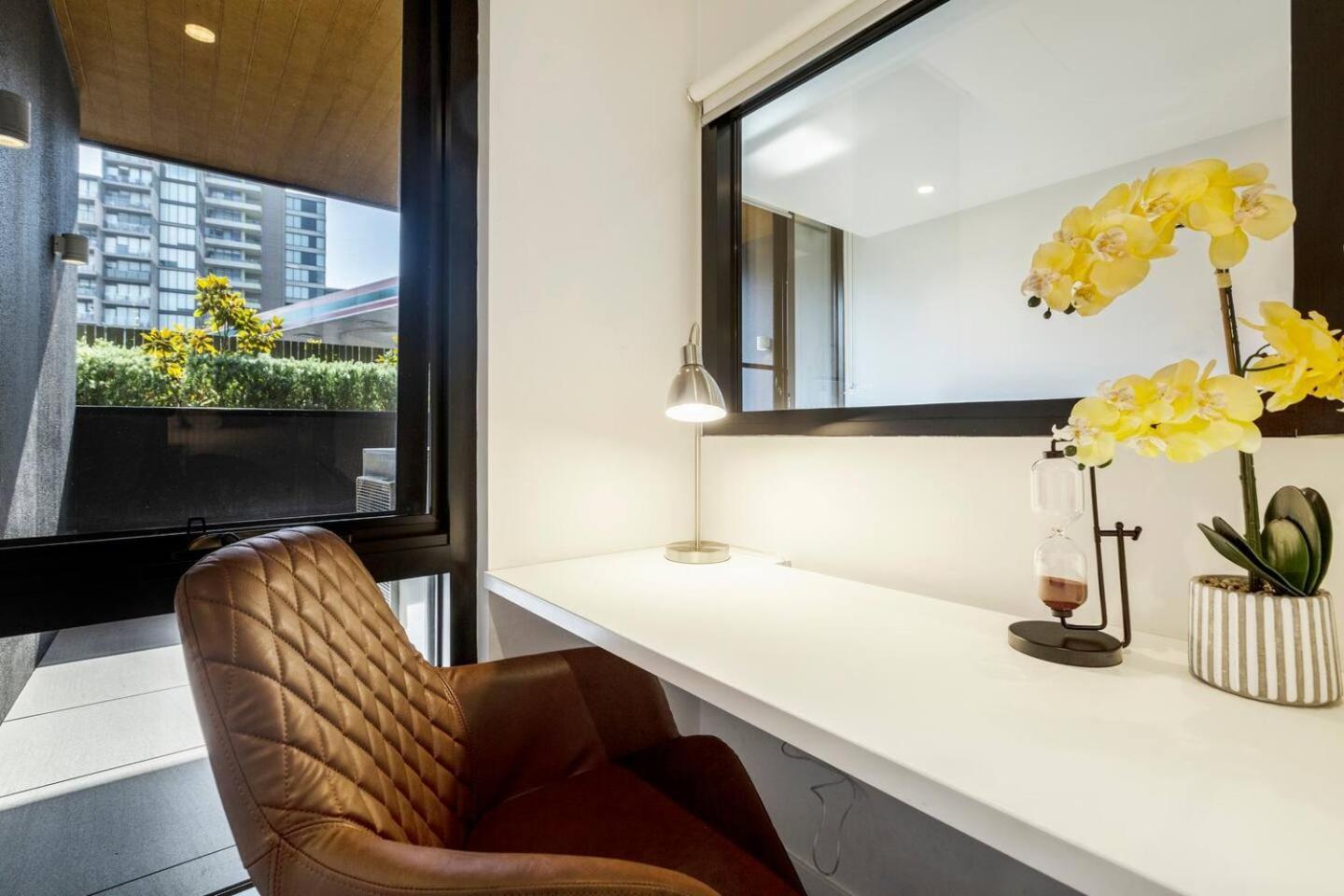 Apartment Charming Escape In St Kilda Cosy