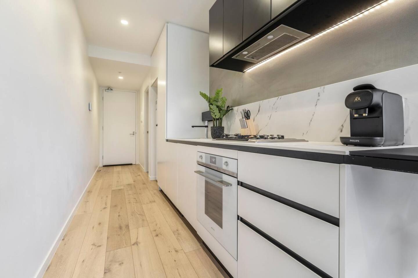 Charming Escape In St Kilda Cosy Apartment *