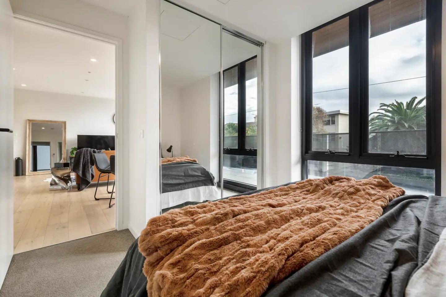 Apartment Trendy New York-style In Vibrant St Kilda Melbourne