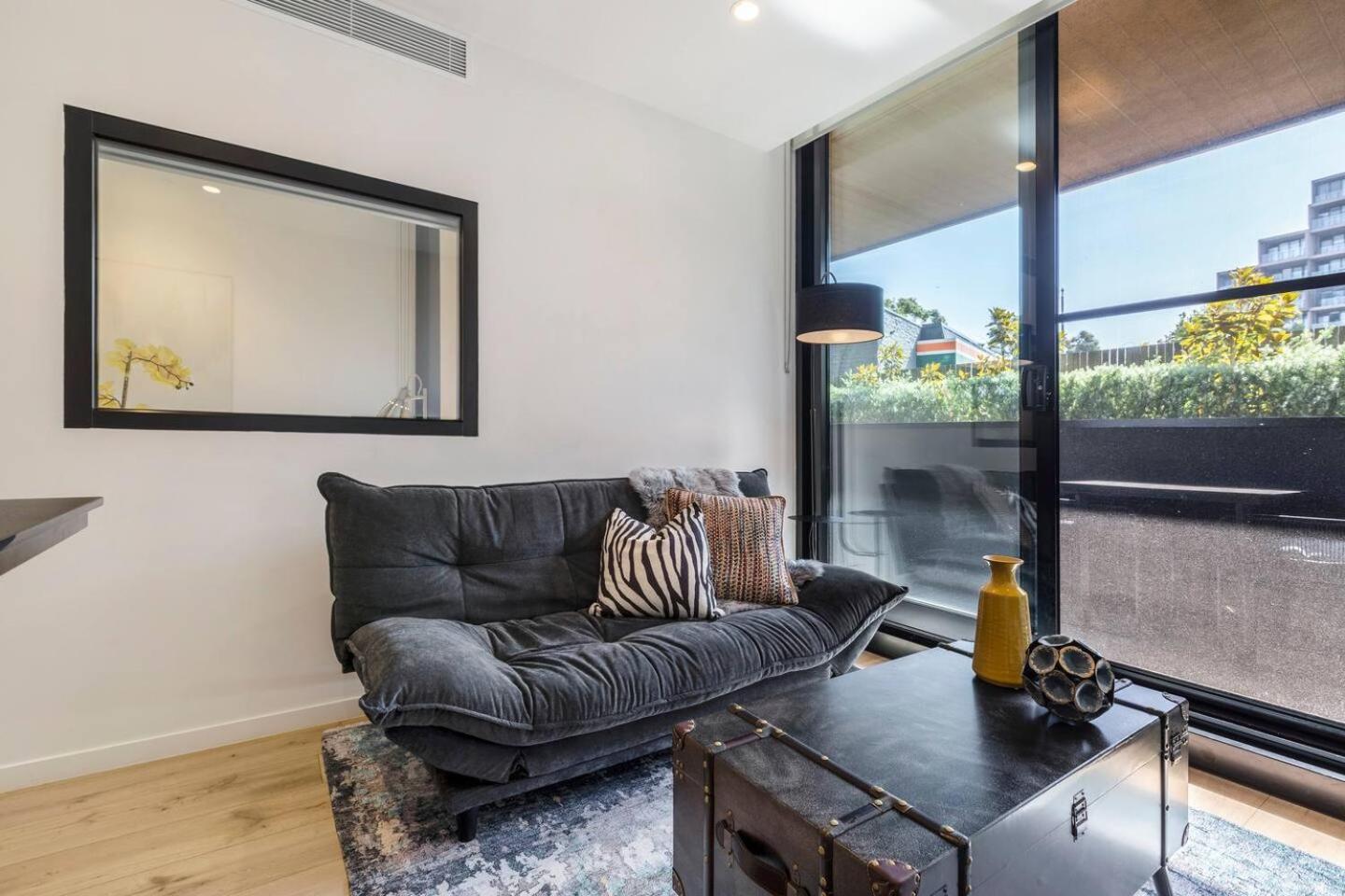 Charming Escape In St Kilda Cosy Melbourne