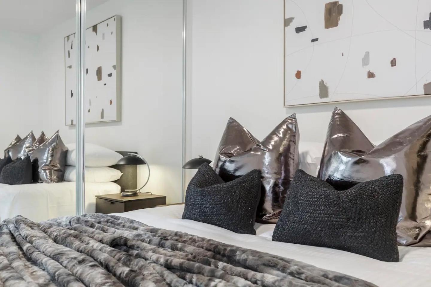 Trendy New York-style In Vibrant St Kilda Apartment Melbourne