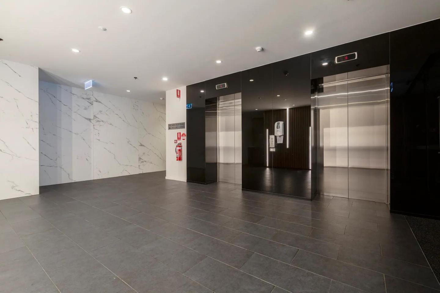 Apartment Trendy New York-style In Vibrant St Kilda Melbourne