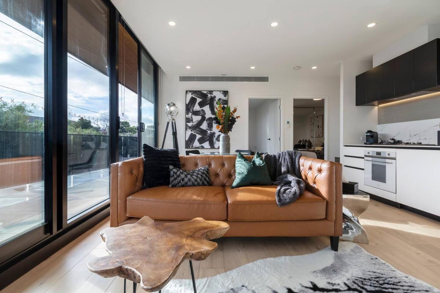 Trendy New York-style In Vibrant St Kilda Apartment