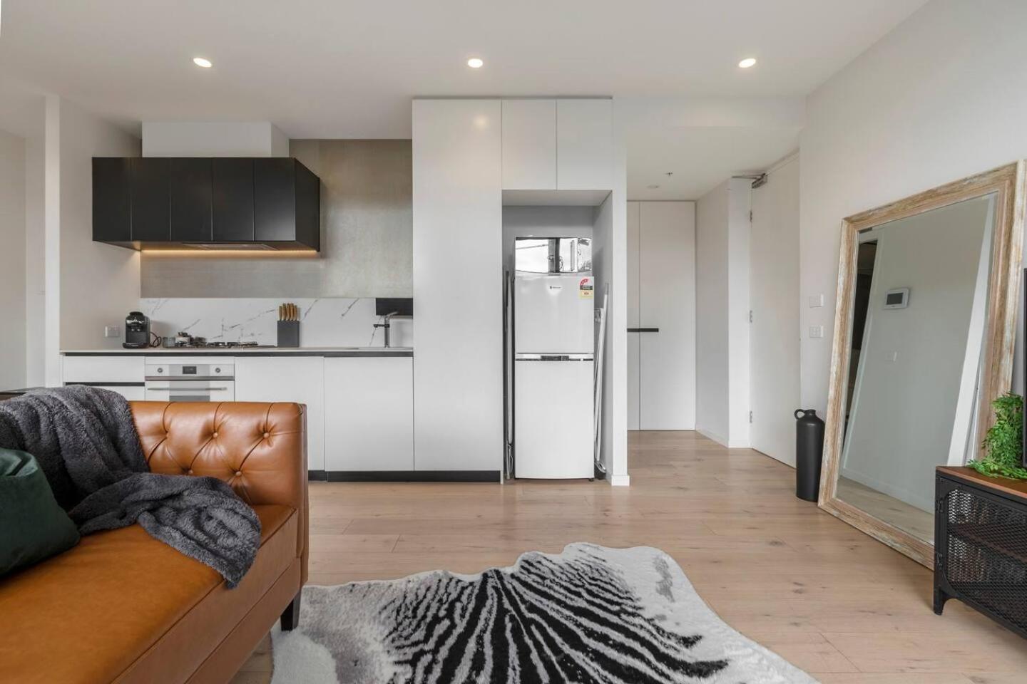 Apartment Trendy New York-style In Vibrant St Kilda *