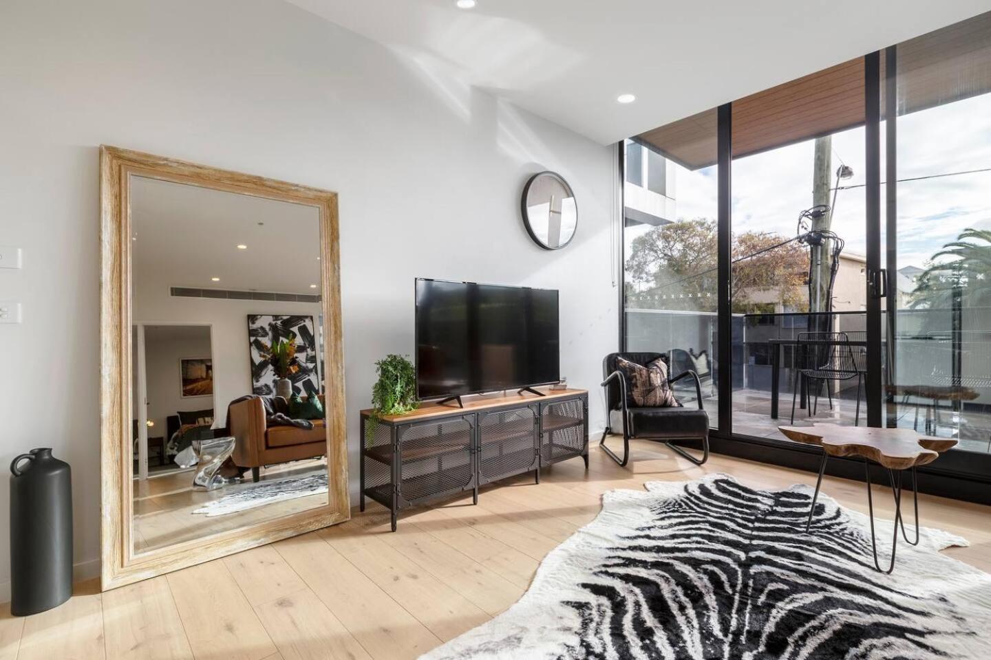 Trendy New York-style In Vibrant St Kilda *