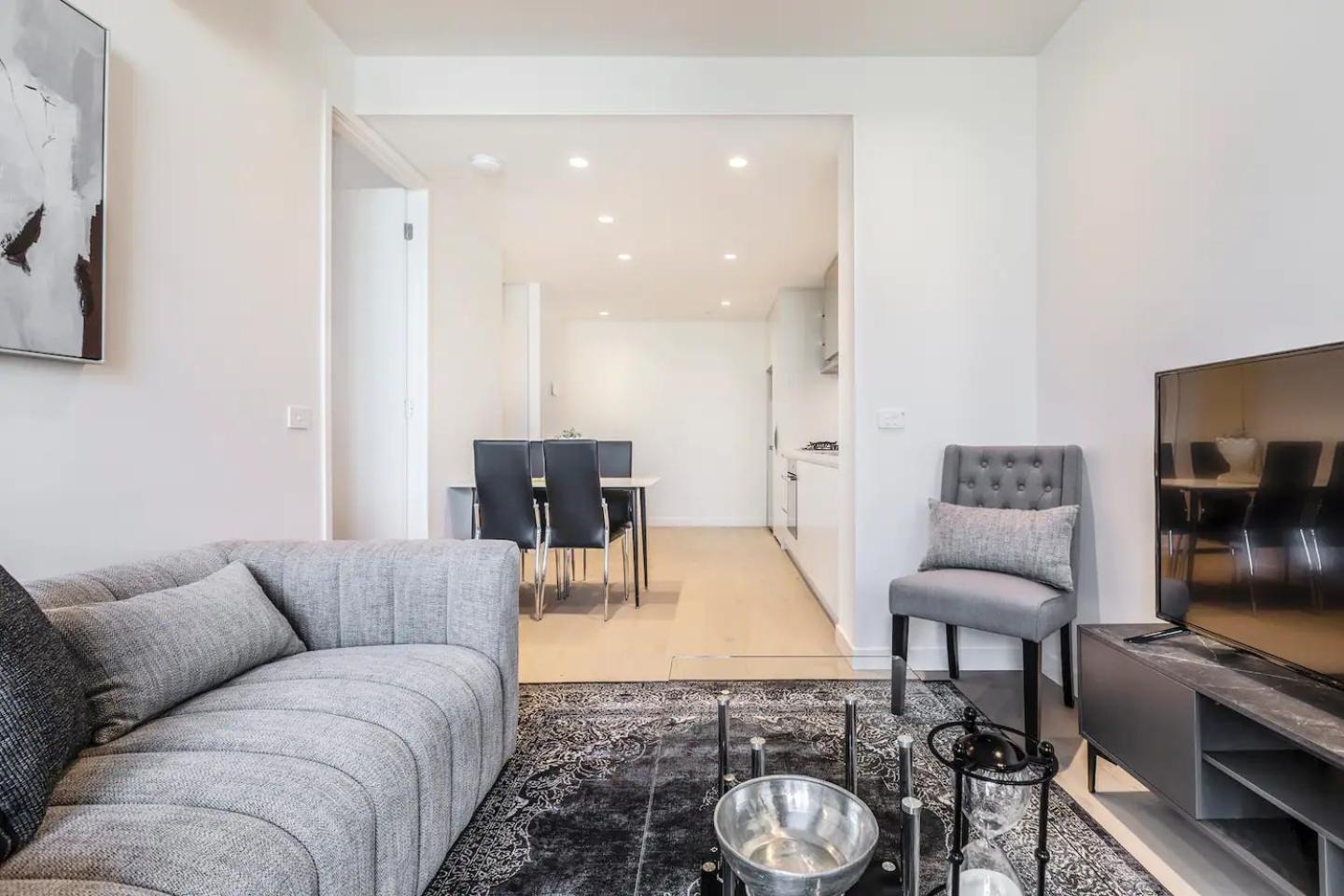 Marker Modern Vintage Pad Near Factory Outlets Apartment *