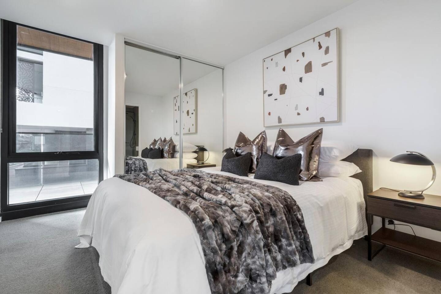 Trendy New York-style In Vibrant St Kilda Apartment Melbourne