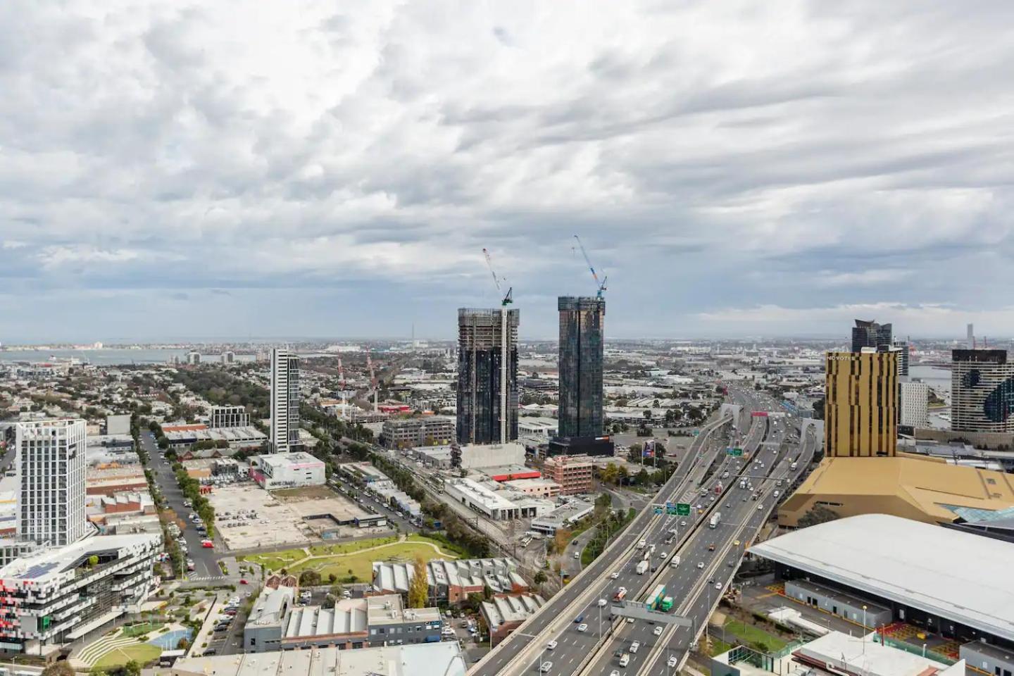 Stylish Southbank Sweeping Bay & Views Apartment