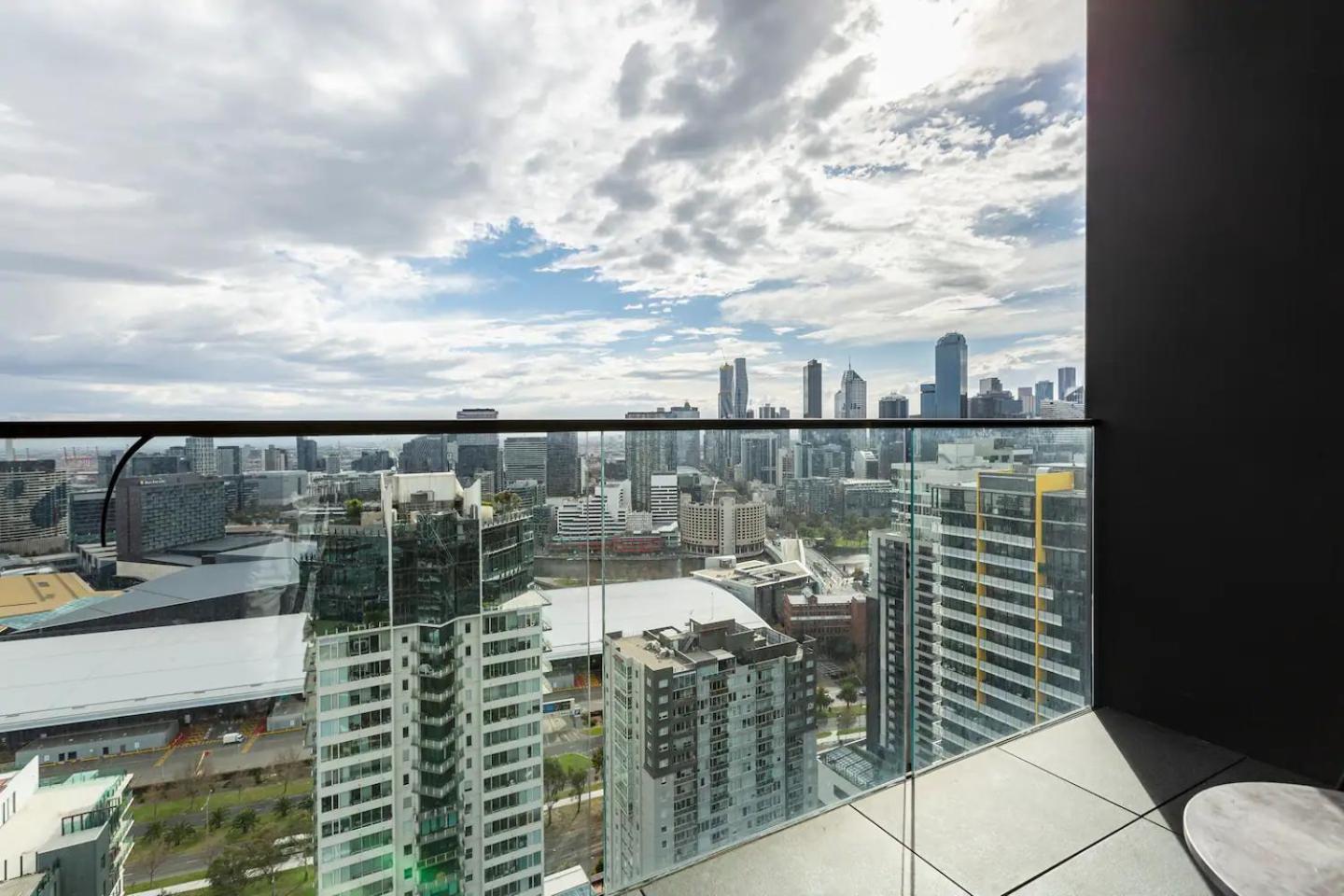 Stylish Southbank Sweeping Bay & Views Apartment *