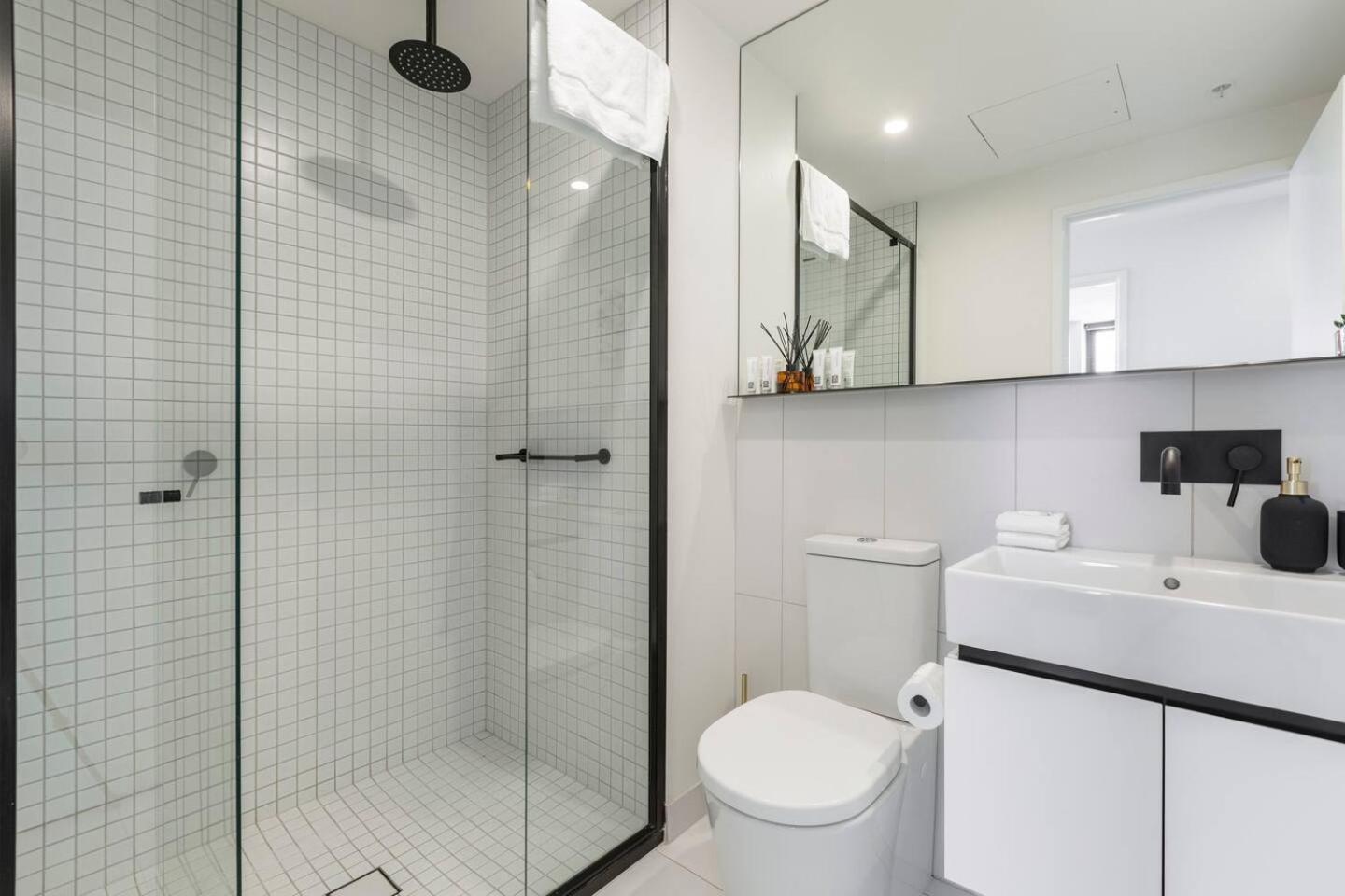 Stylish Southbank Sweeping Bay & Views Apartment