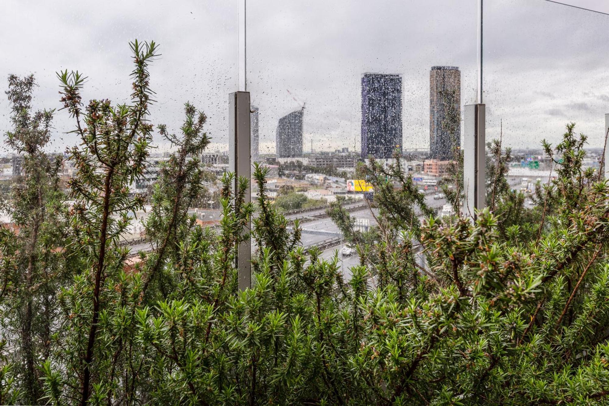 Little French With Wrap-around Balcony * Melbourne