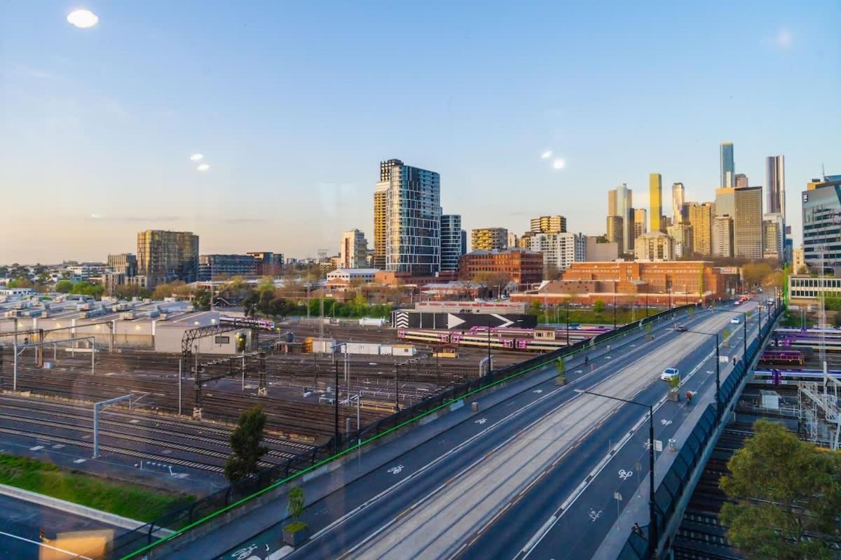 Stunning View 2b Free Parking In Dockland Melbourne