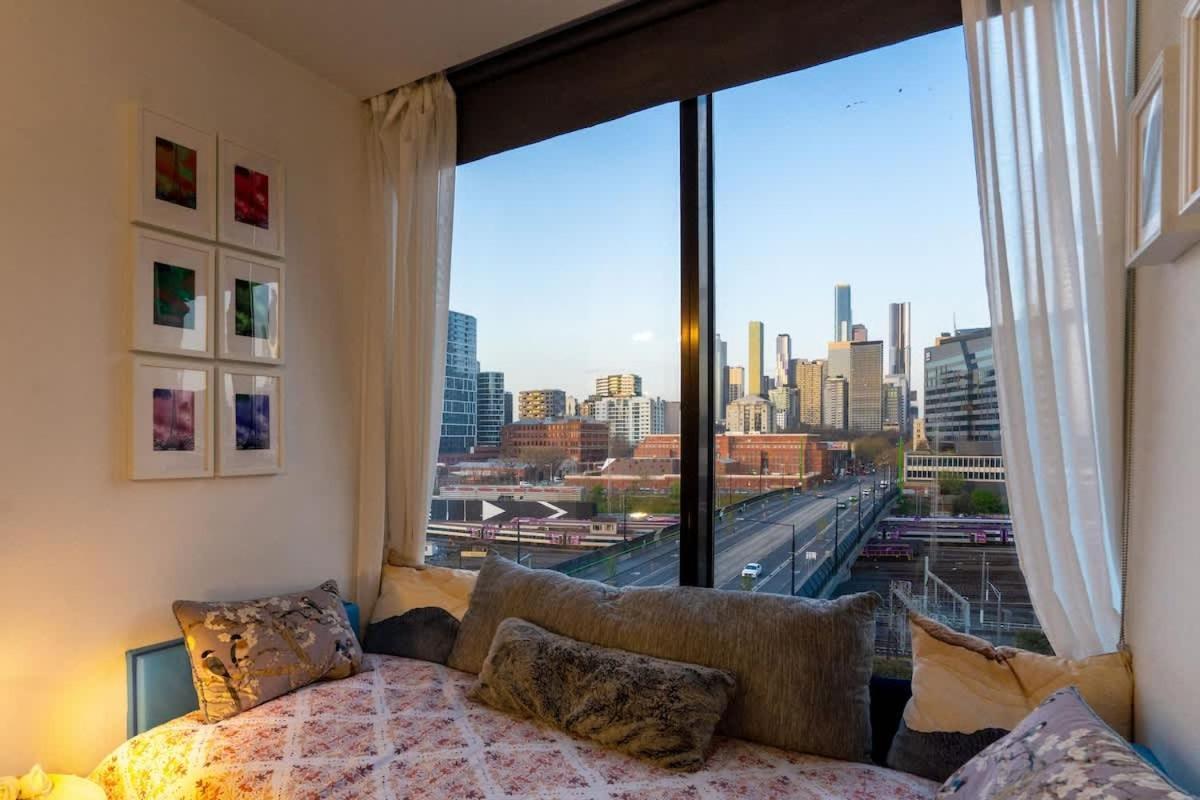 Stunning View 2b Free Parking In Dockland Apartment Melbourne