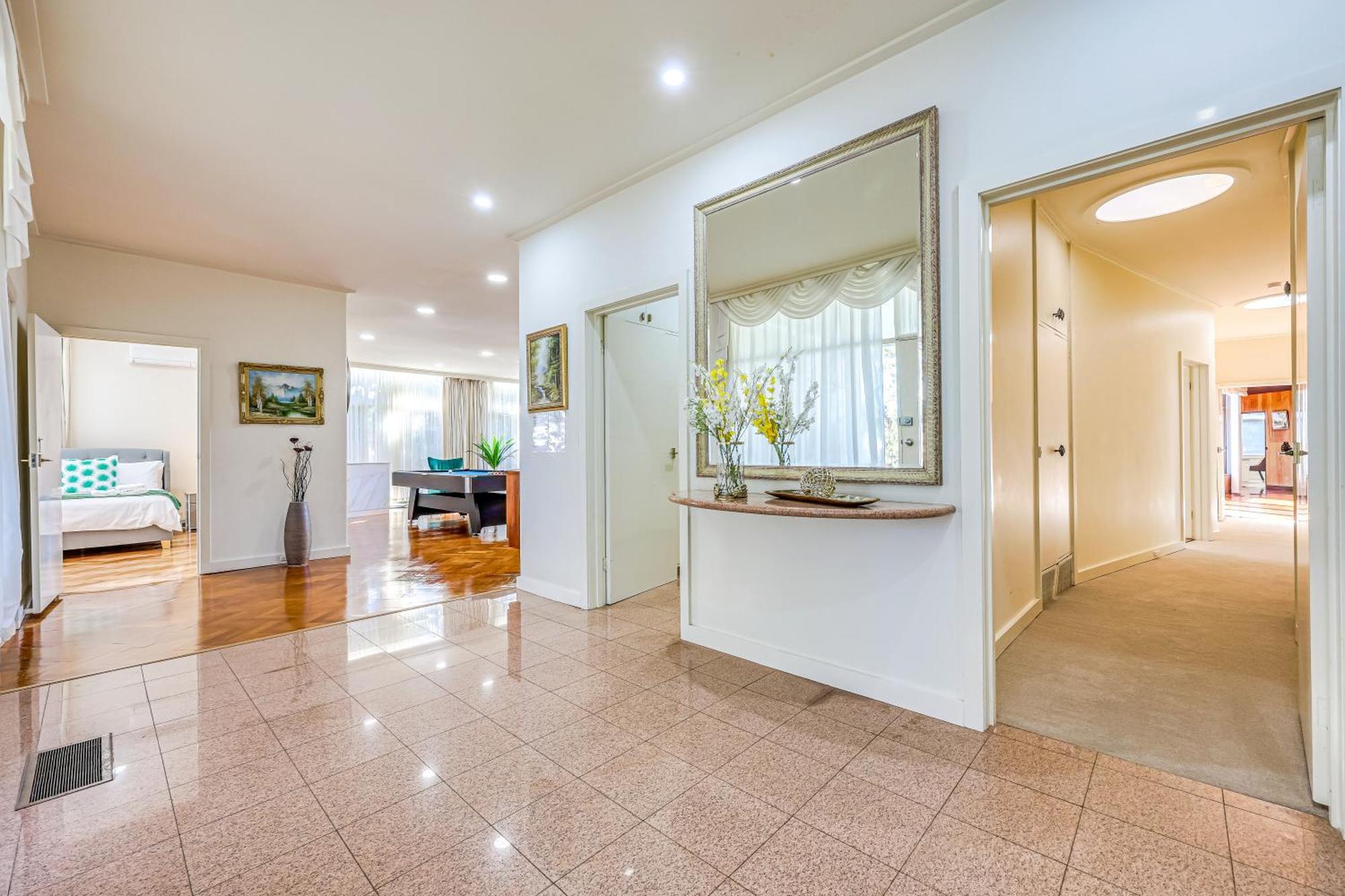 Stayau Spacious 6br Mckinnon Pool Holiday home Melbourne