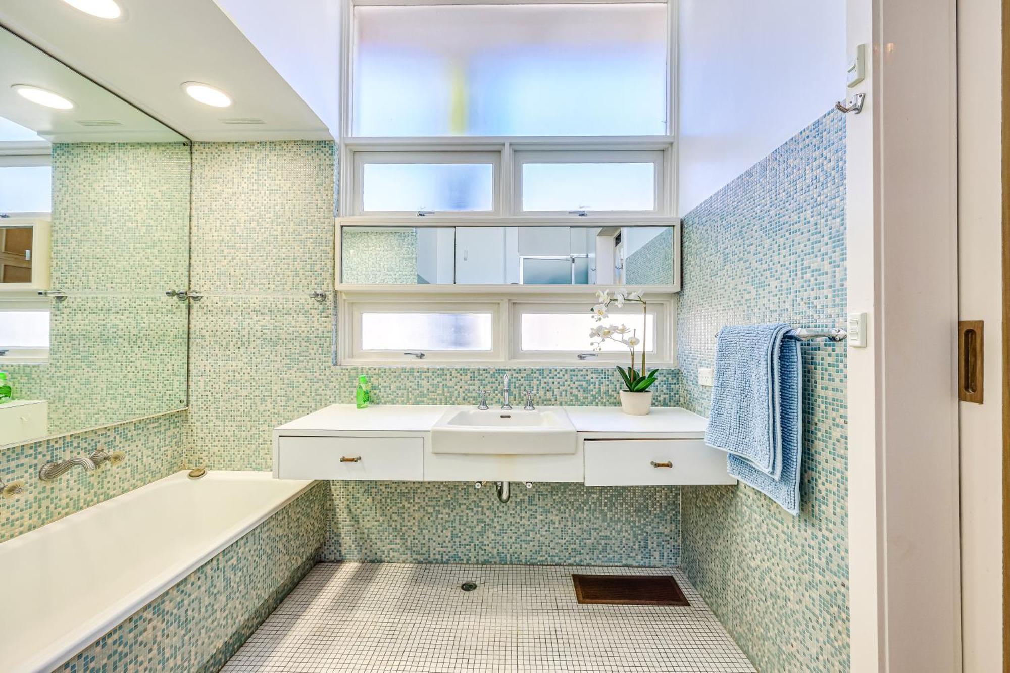 Stayau Spacious 6br Mckinnon Pool Holiday home Melbourne