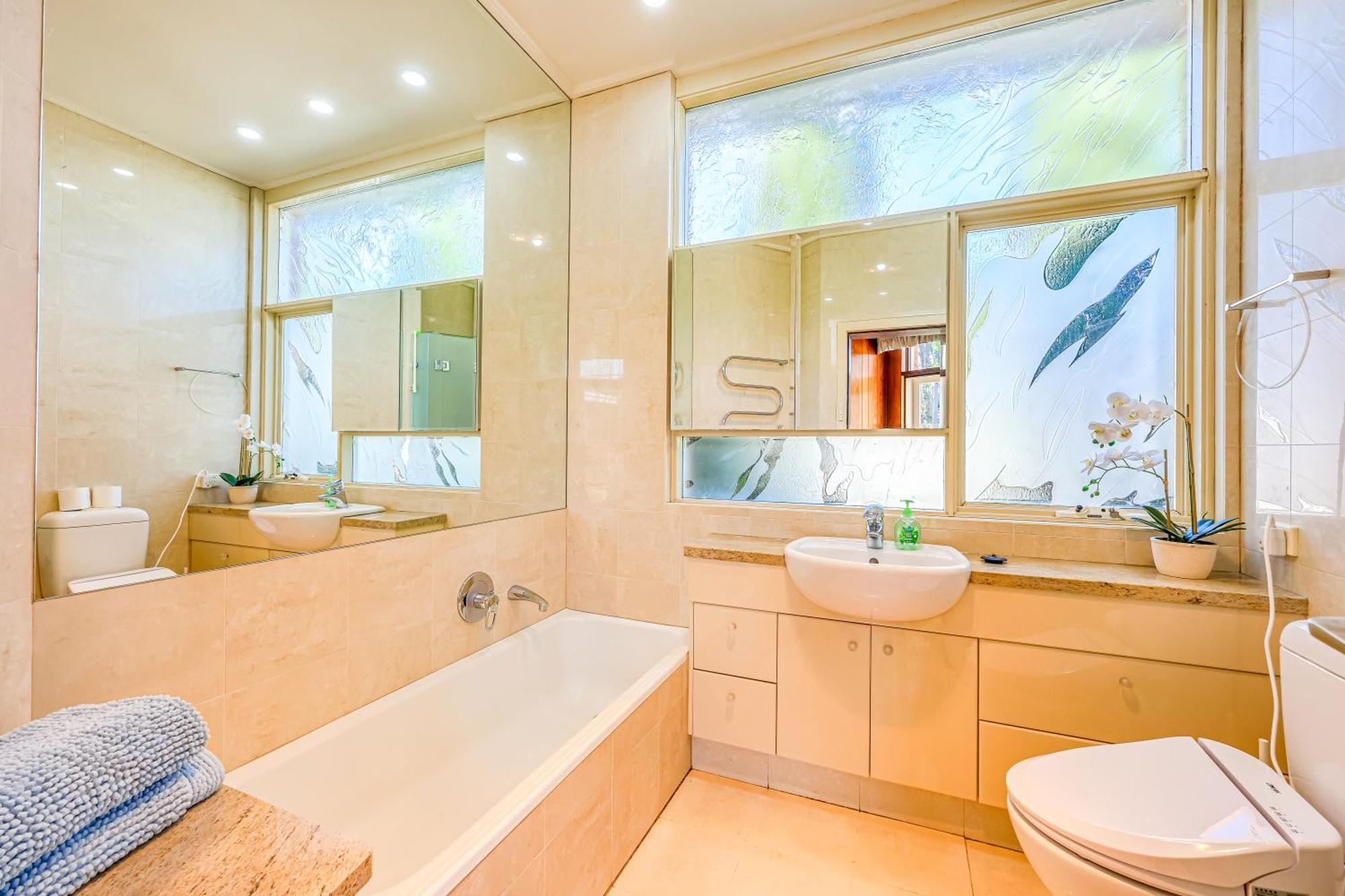 Stayau Spacious 6br Mckinnon Pool *