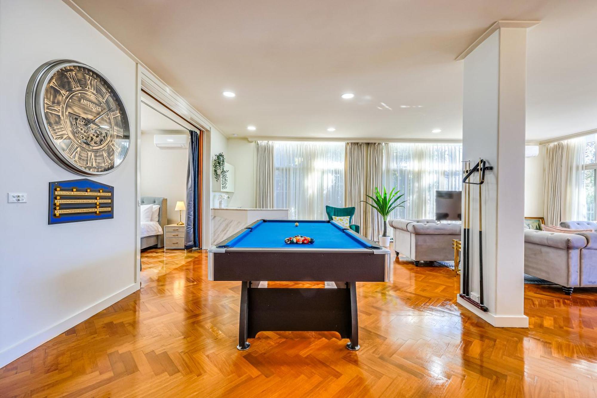 Stayau Spacious 6br Mckinnon Pool Holiday home *