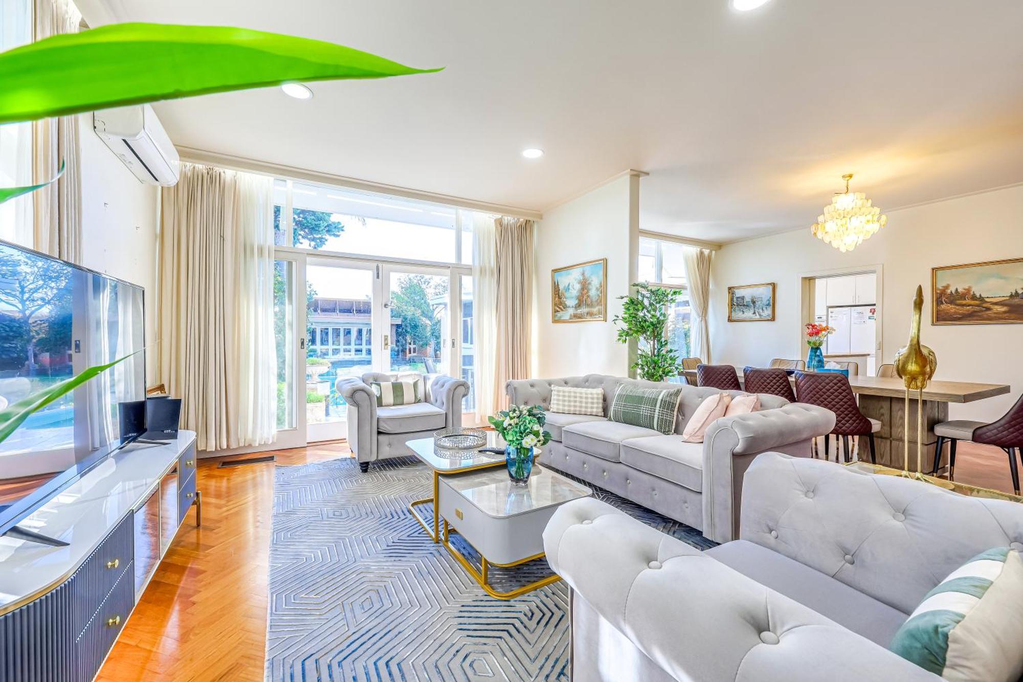Stayau Spacious 6br Mckinnon Pool