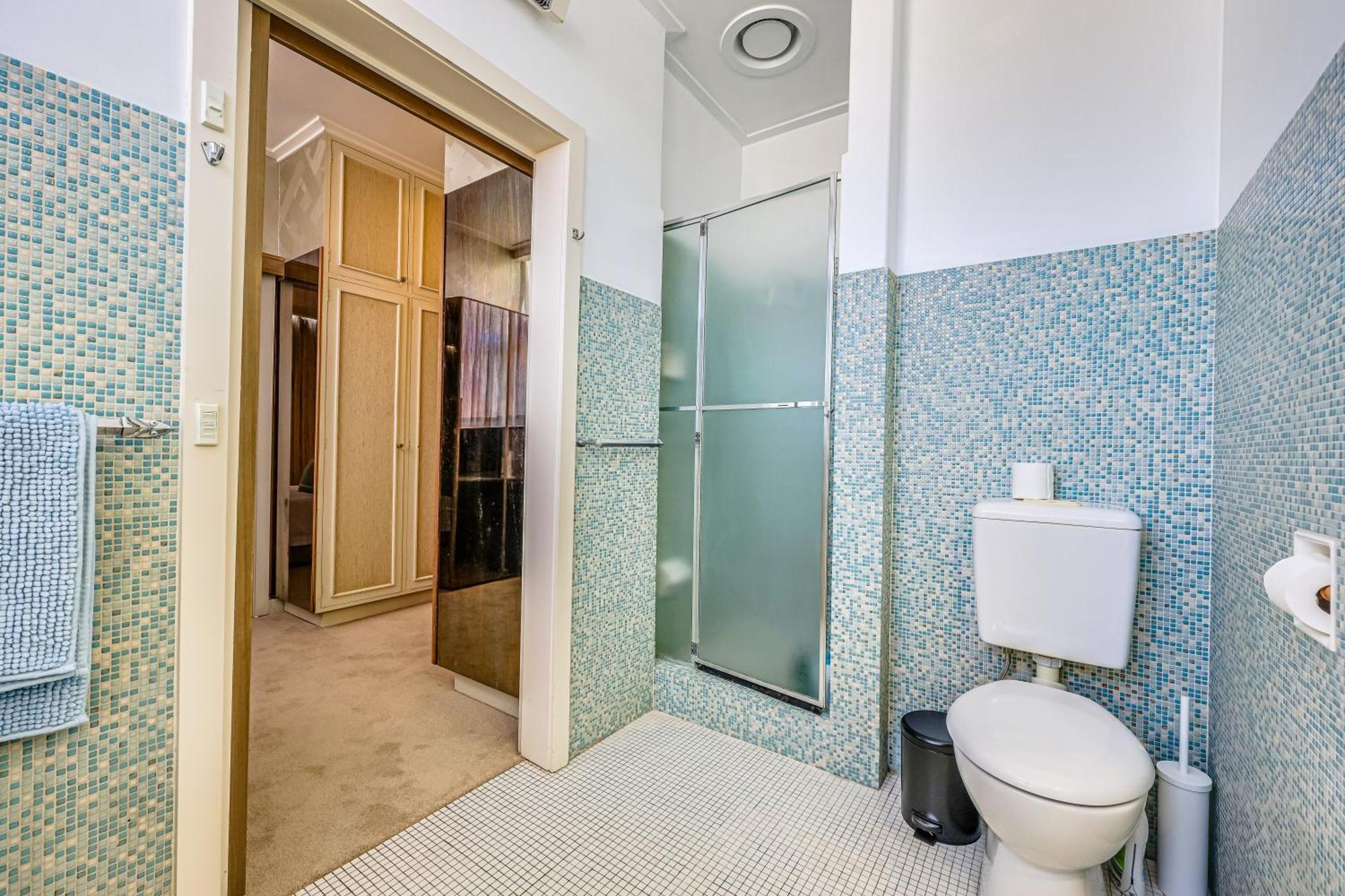 Stayau Spacious 6br Mckinnon Pool Holiday home