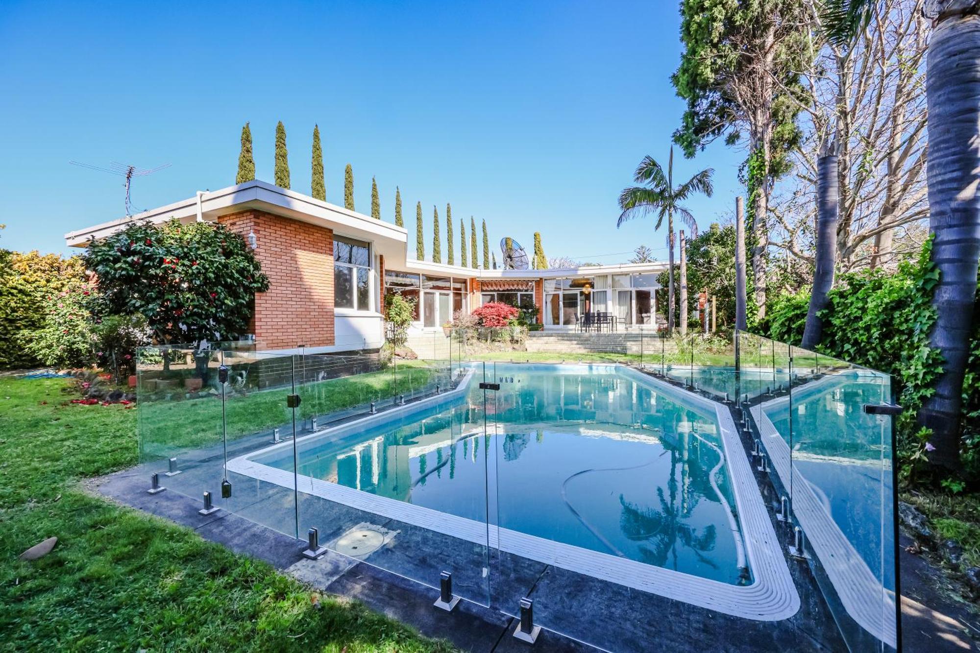 Stayau Spacious 6br Mckinnon Pool Holiday home Melbourne