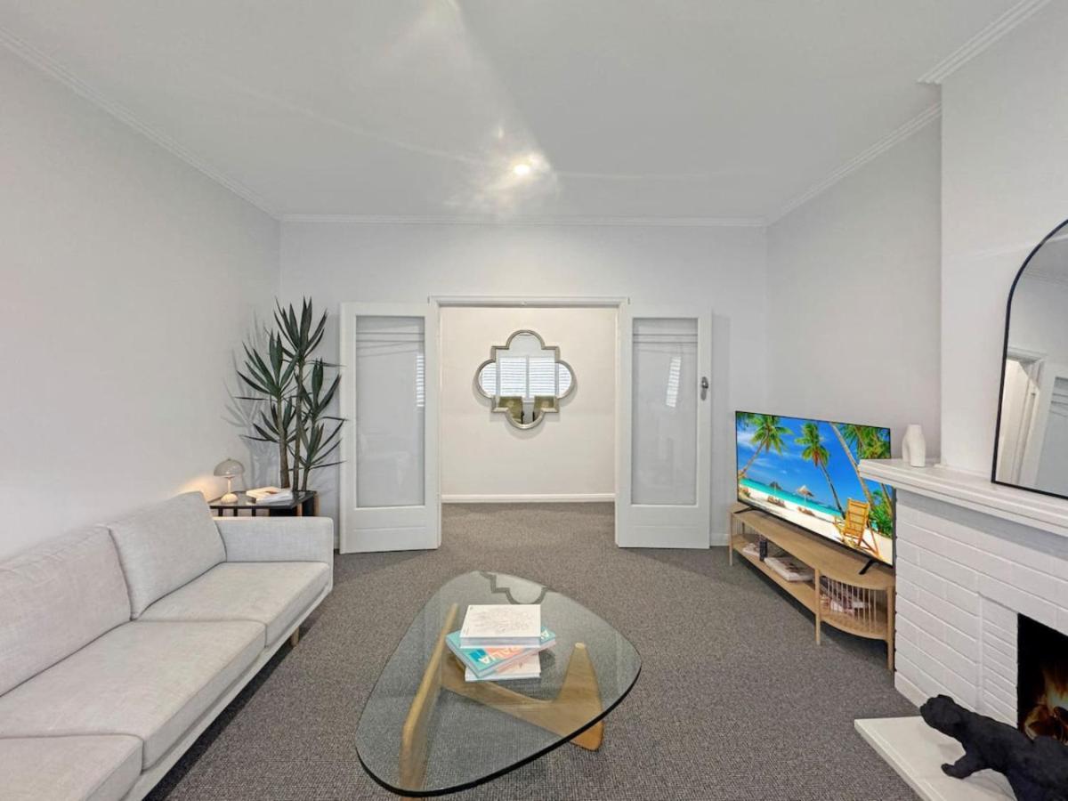 Apartment Luxurious Art Deco Abode Opposite Park