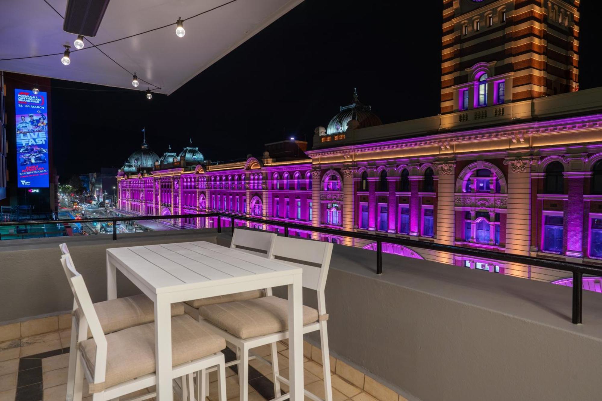 Apartment 2br - Large Balcony Facing Flinders Street Station Melbourne