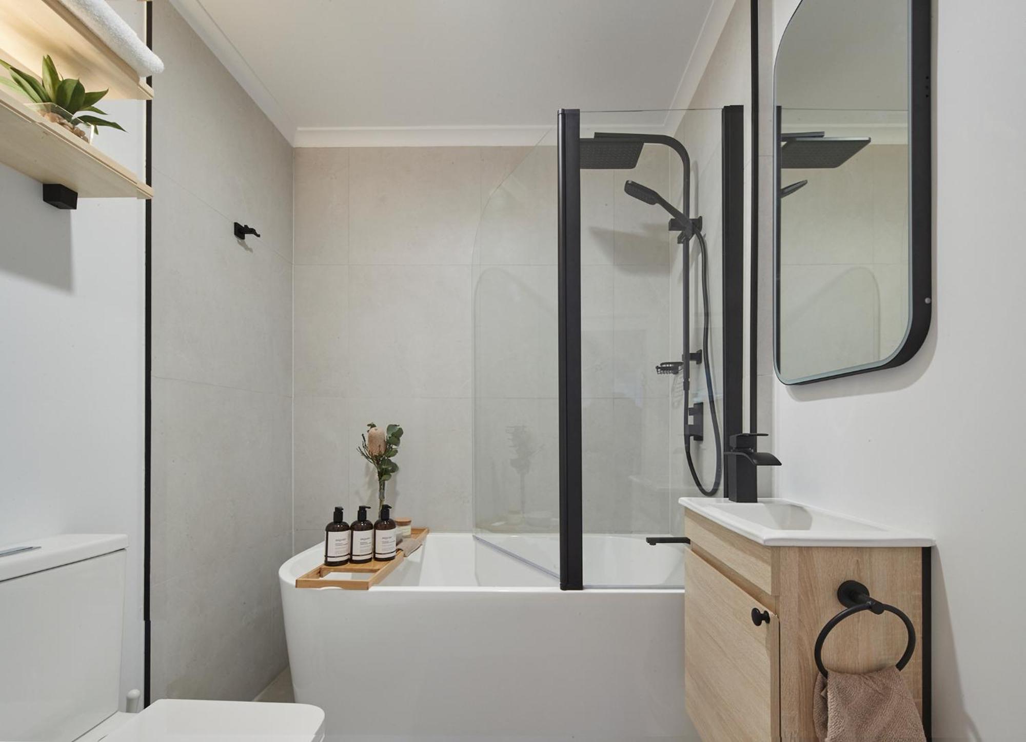 2br - Large Balcony Facing Flinders Street Station