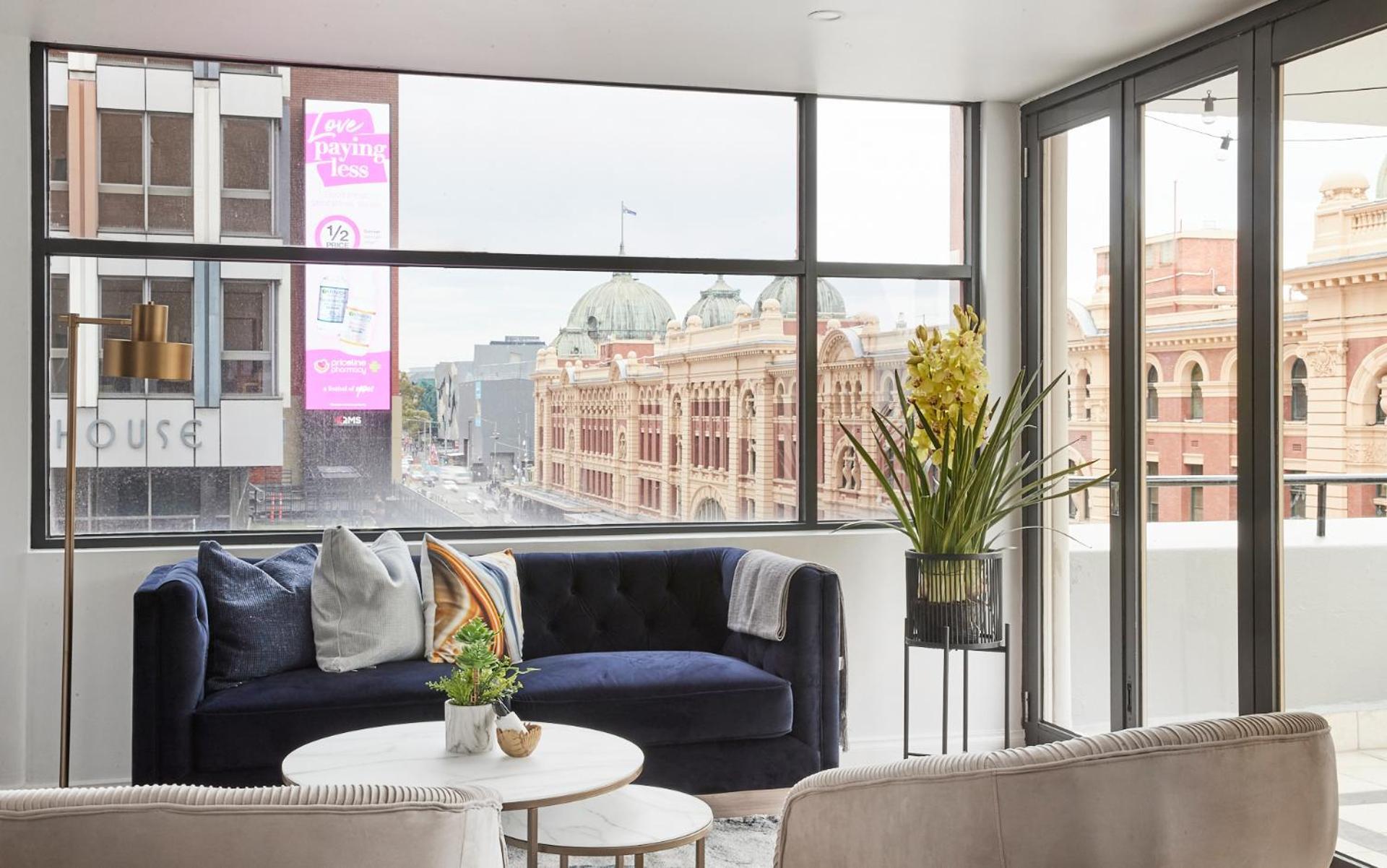 2br - Large Balcony Facing Flinders Street Station *