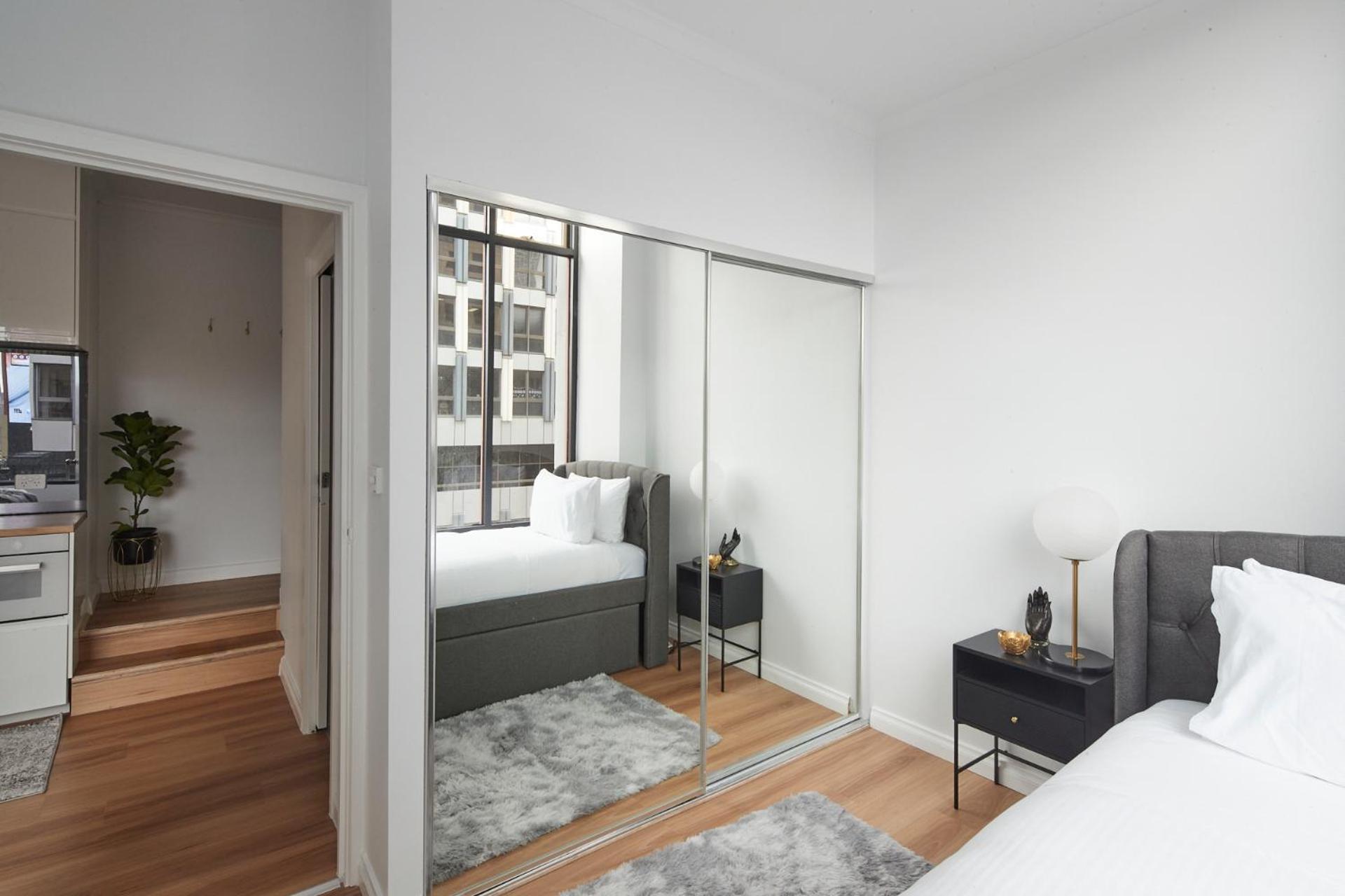 2br - Large Balcony Facing Flinders Street Station * Melbourne