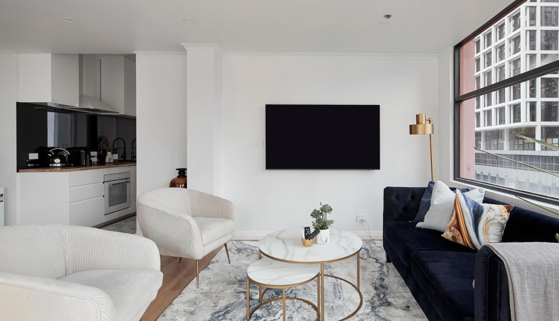 2br - Large Balcony Facing Flinders Street Station Apartment Melbourne