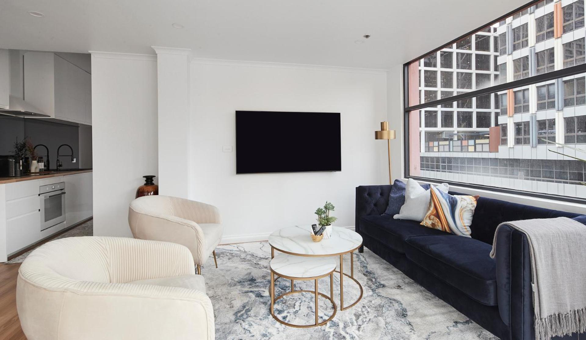 Apartment 2br - Large Balcony Facing Flinders Street Station *