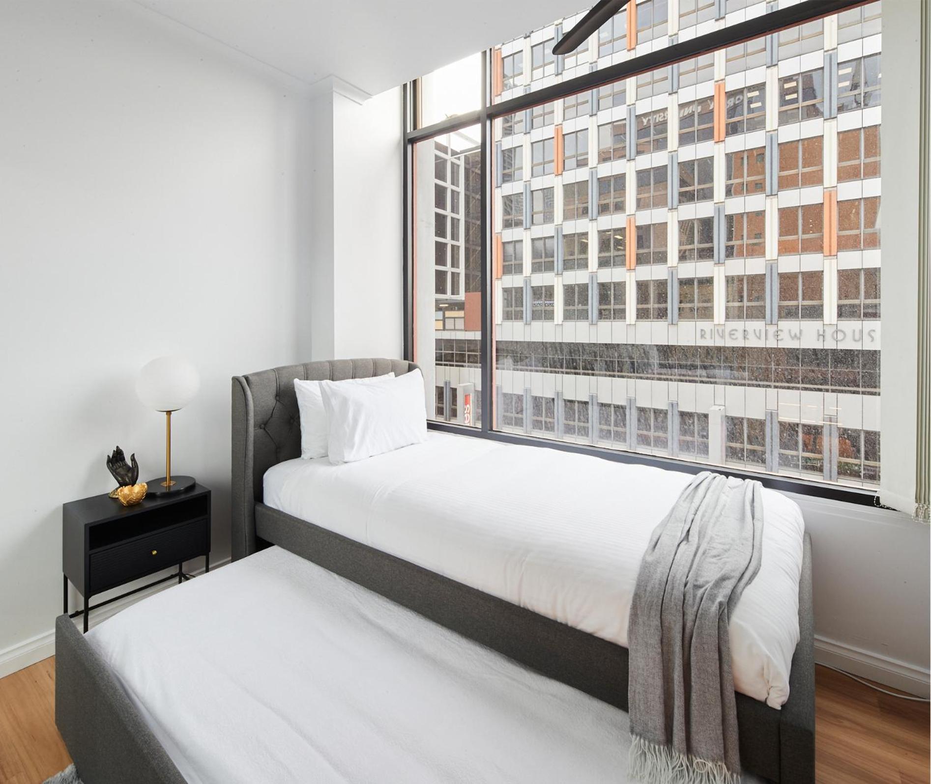 2br - Large Balcony Facing Flinders Street Station