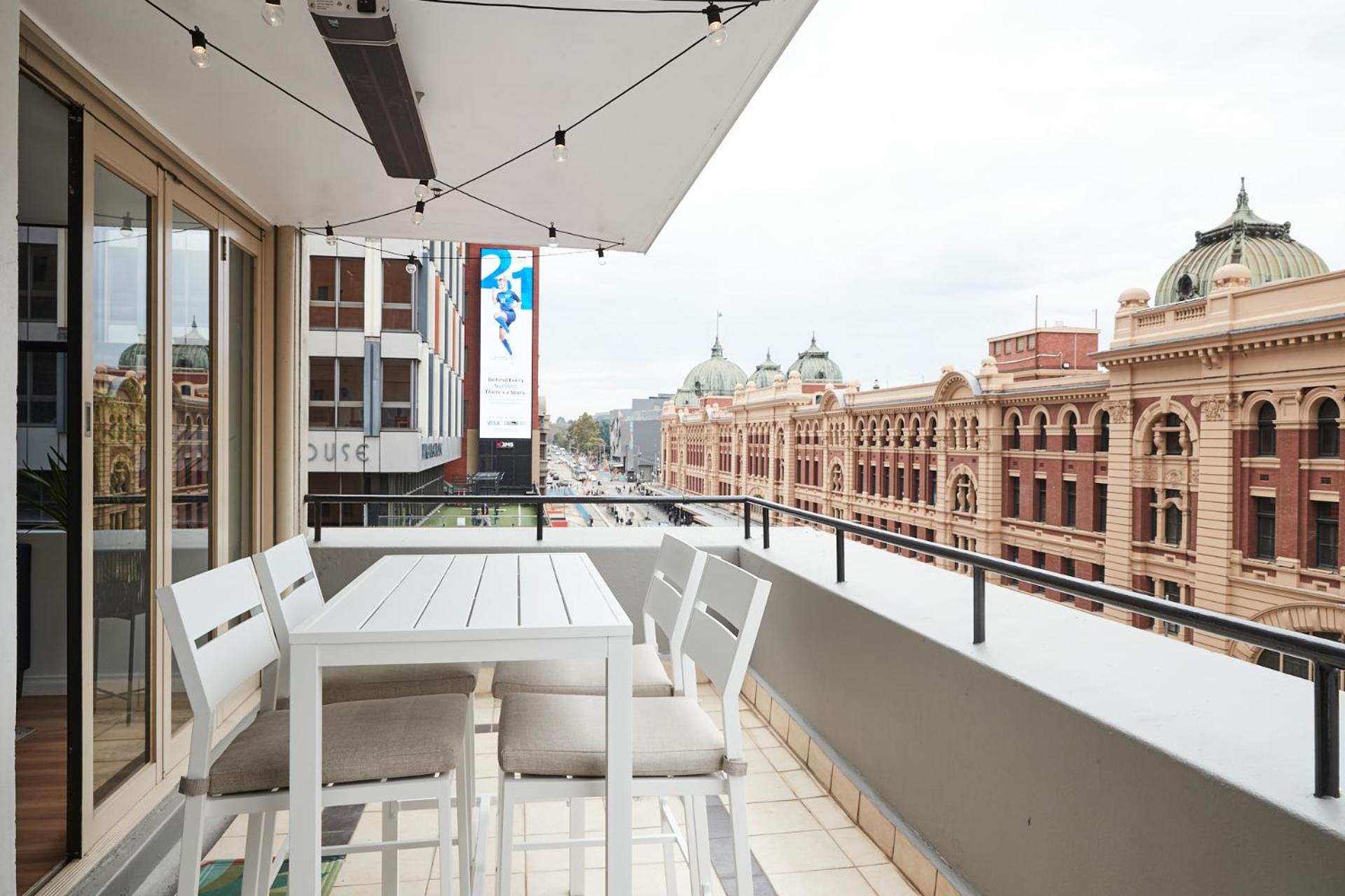 2br - Large Balcony Facing Flinders Street Station Apartment *