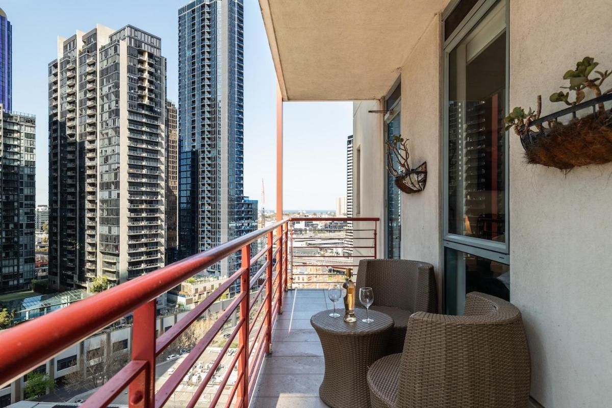 Southbank Towers - Prestigious 16th Floor 3br Apartment