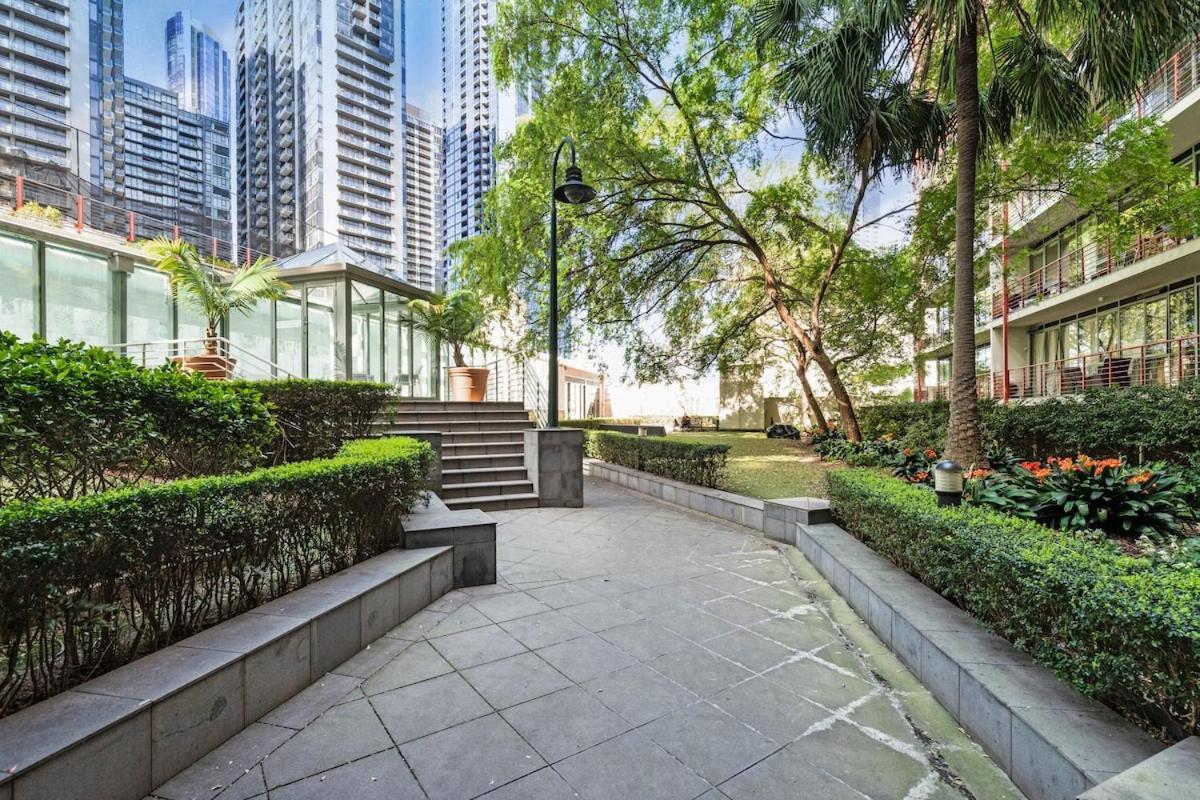 Southbank Towers - Prestigious 16th Floor 3br *