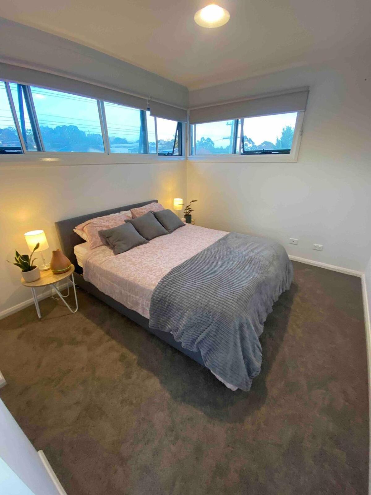 Close To Airport & Train Station Melbourne