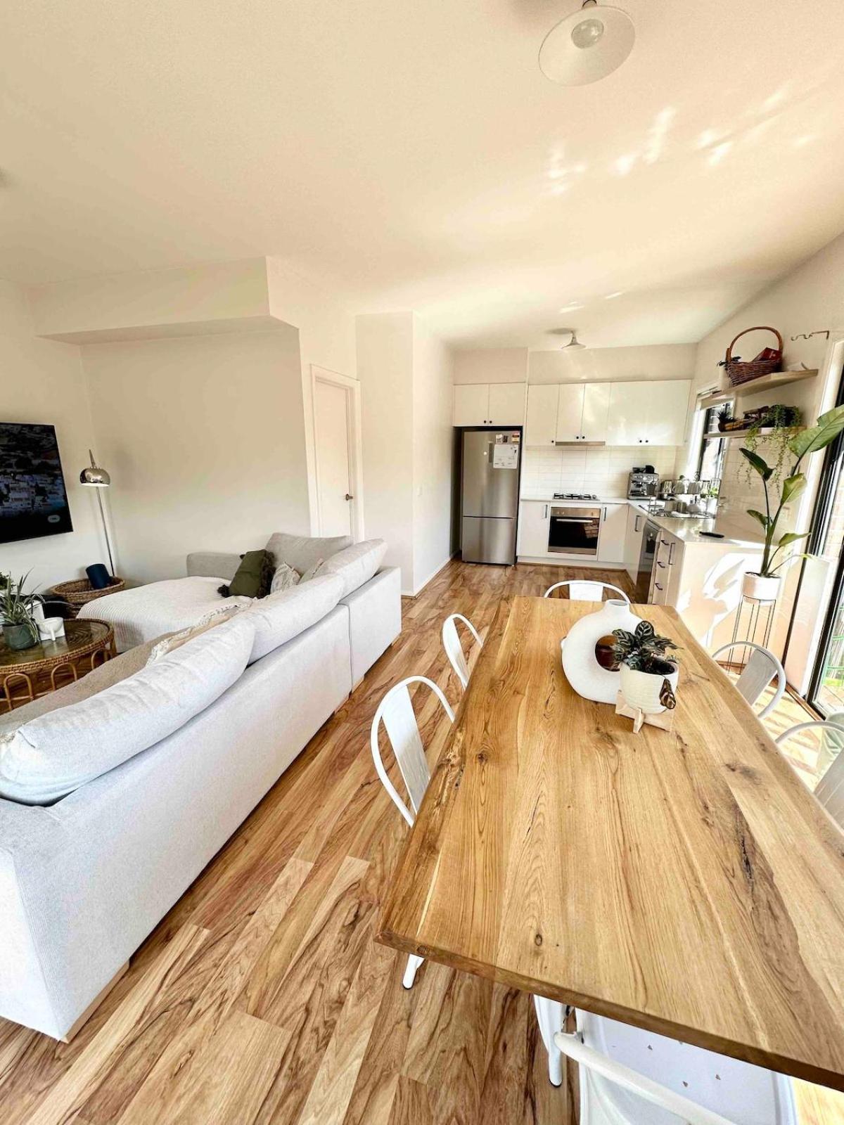 Close To Airport & Train Station Holiday home *