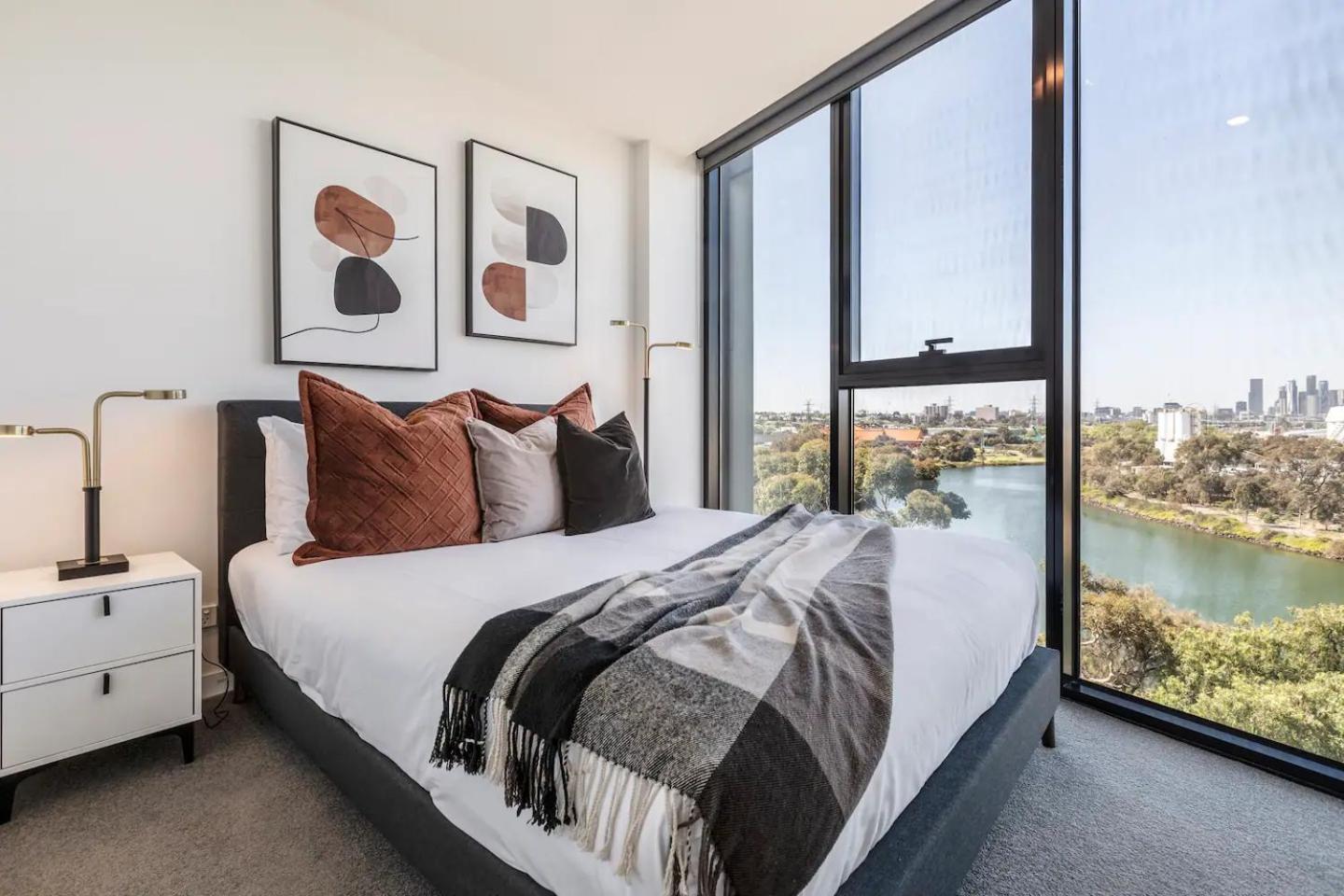 Hip On Maribyrnong River Cityscape Views! Apartment