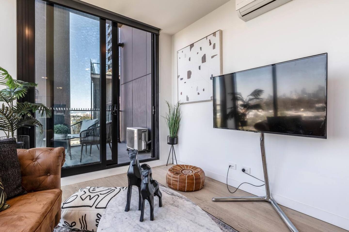Apartment Hip On Maribyrnong River Cityscape Views!