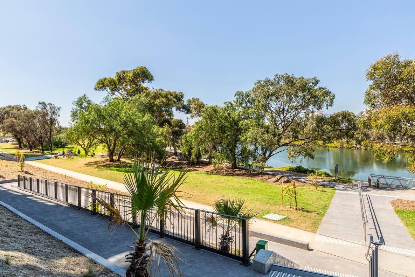 Hip On Maribyrnong River Cityscape Views! Melbourne